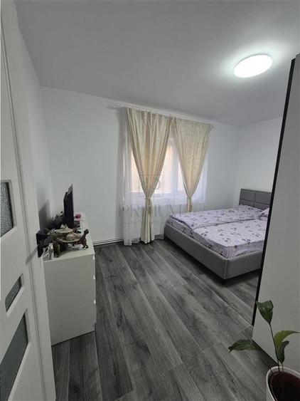 Apartament cu 2 camere semidecomandat, mobilat în Dâmbovița