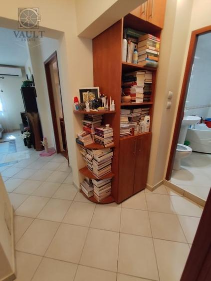 Apartament cu 4 camere semidecomandat, mobilat în Sebastian