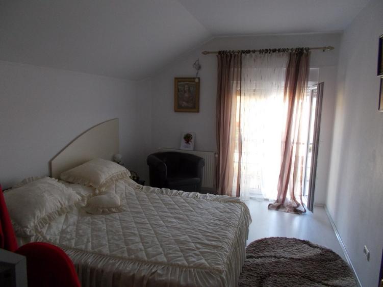 Casă individuală cu 5 camere cu Teren 720 Mp în Moșnița Nouă