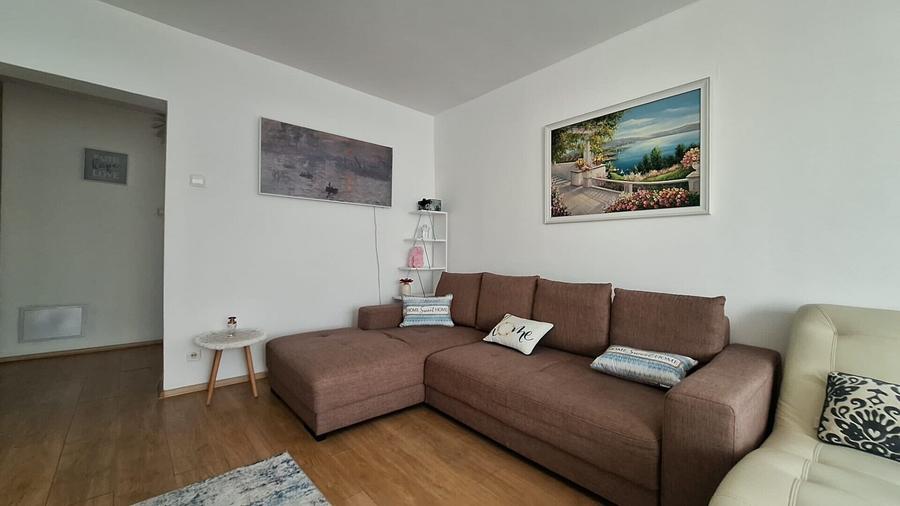 Apartament cu 3 camere decomandat, mobilat în Vatra Luminoasă