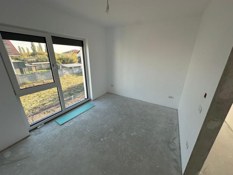 Duplex cu 5 camere cu Canalizare în Nord