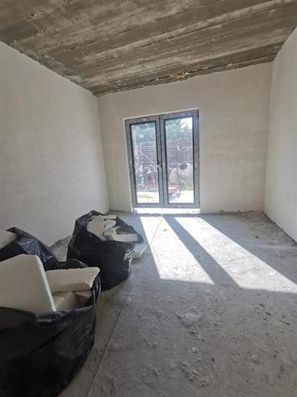 Duplex cu 4 camere cu Canalizare în Ostratu