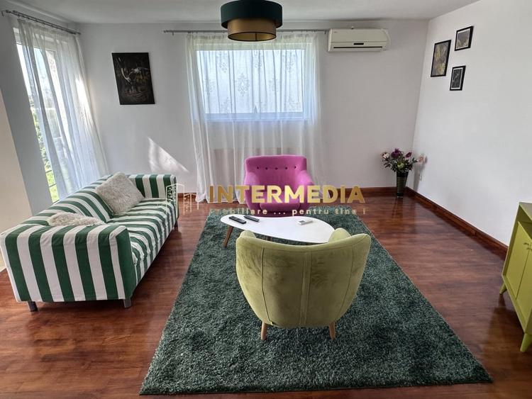 Apartament cu 3 camere decomandat, mobilat în Cetate