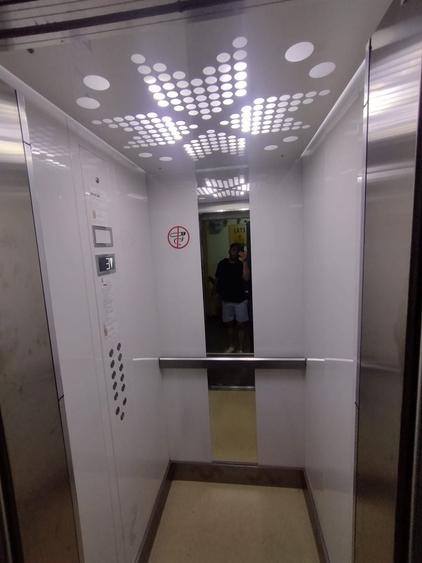 Apartament cu 3 camere semidecomandat în Craiovei