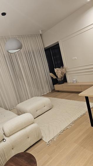Apartament cu 3 camere decomandat în Barbu Văcărescu