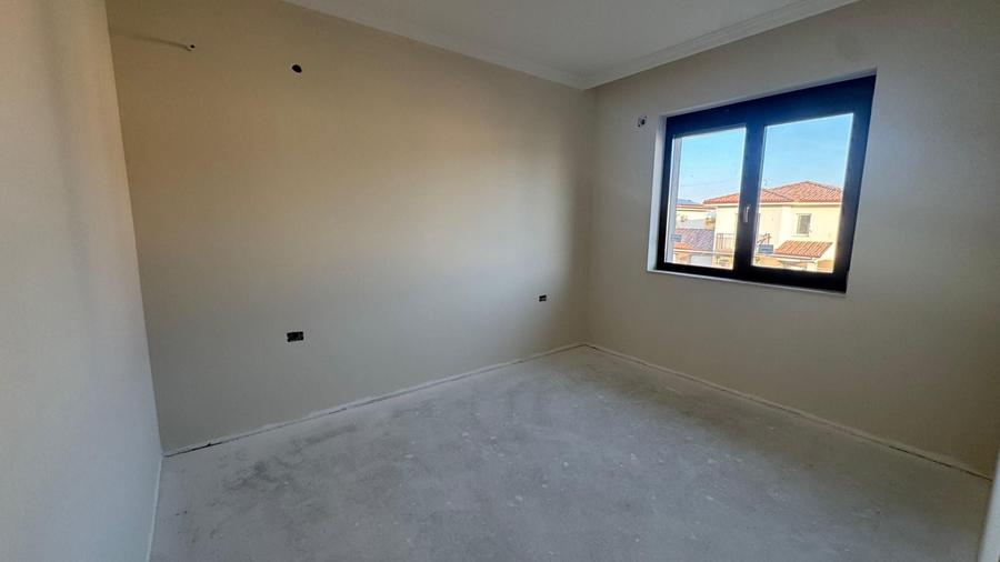 Duplex cu 5 camere cu Canalizare în Dumbrăvița