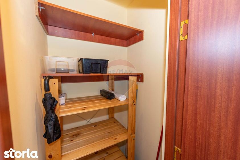 Apartament cu 3 camere semidecomandat, mobilat în Titan