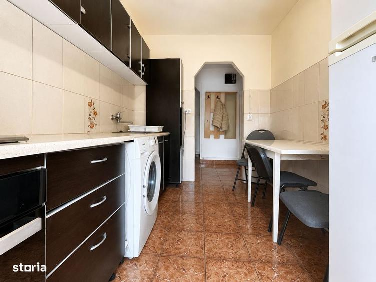 Apartament cu 3 camere decomandat în Lipovei