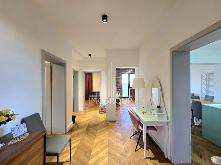 Apartament cu 4 camere semidecomandat, mobilat în Central