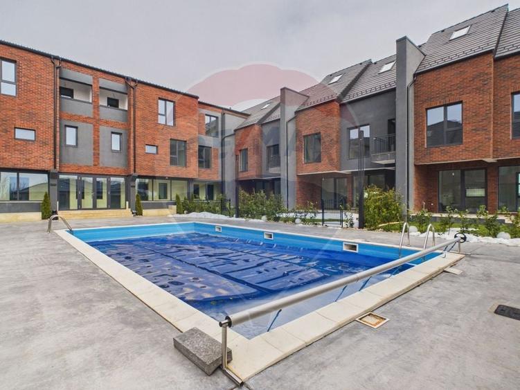 Casă cu 4 camere cu Piscina în Tunari