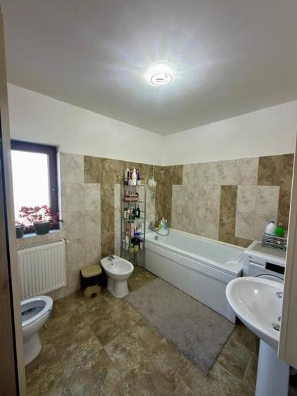 Duplex cu 4 camere cu Canalizare în Valea Adâncă