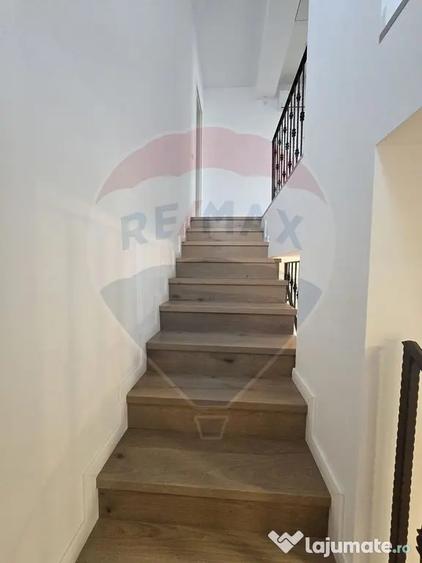 Casă cu 5 camere cu Teren 300 Mp în Ferme