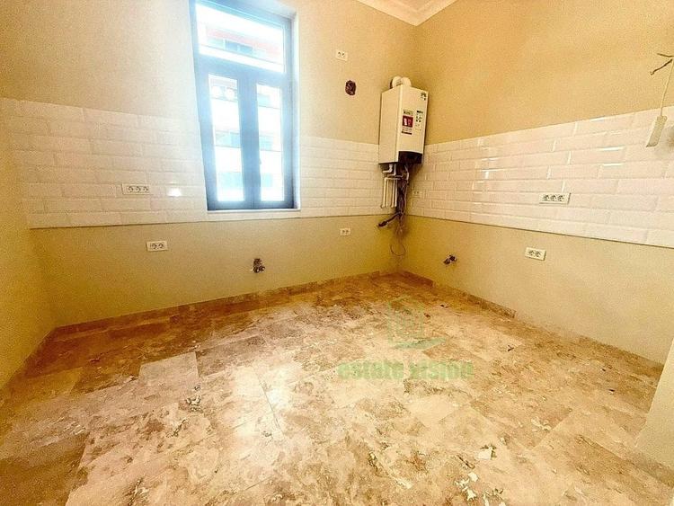 Apartament cu 4 camere semidecomandat în Romană
