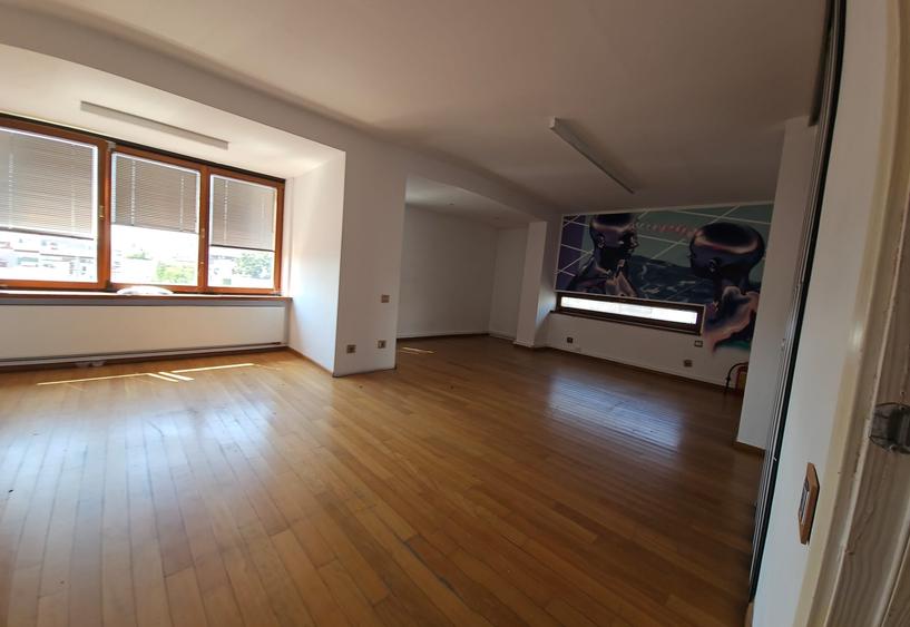 Apartament cu 5 camere decomandat în Dorobanți