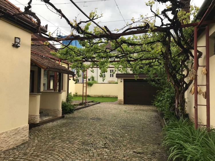 Casă cu 3 camere decomandat cu Teren 430 Mp în Griviței