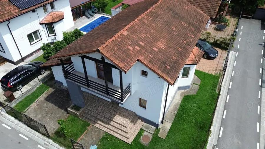 Casă cu 5 camere în Jiblea Veche