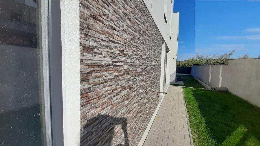 Duplex cu 6 camere cu Canalizare în Europa