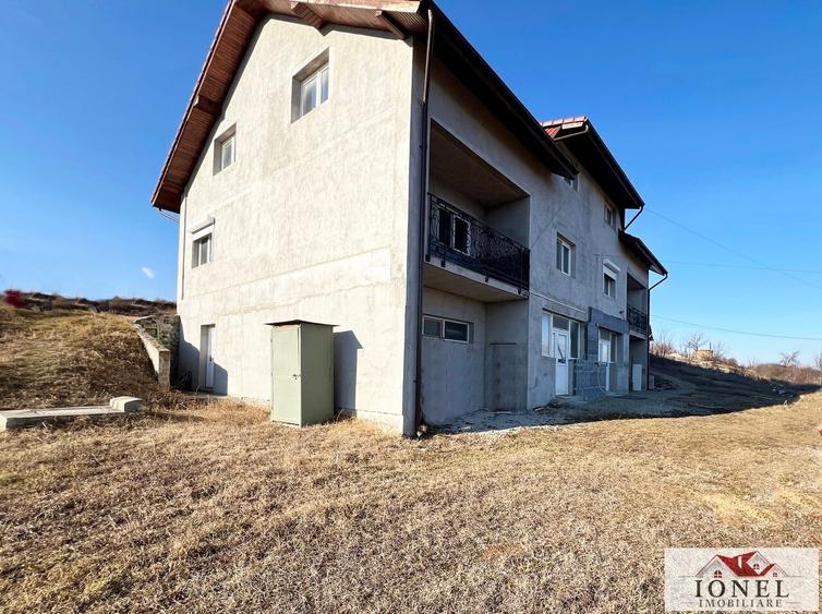 Casă individuală cu 20 camere cu Teren 6000 Mp în Teiuș
