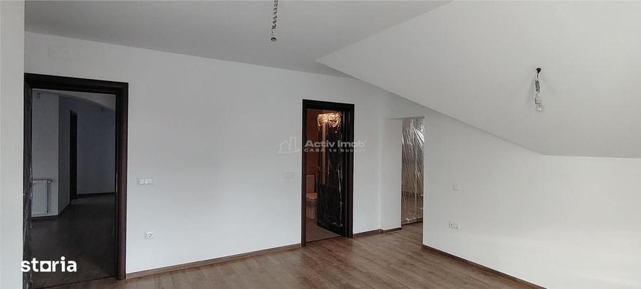 Casă cu 4 camere în Păulești
