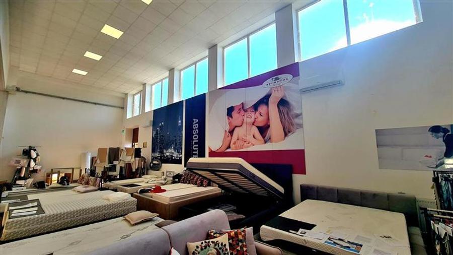 Spațiu comercial, de 470 mp, în Central