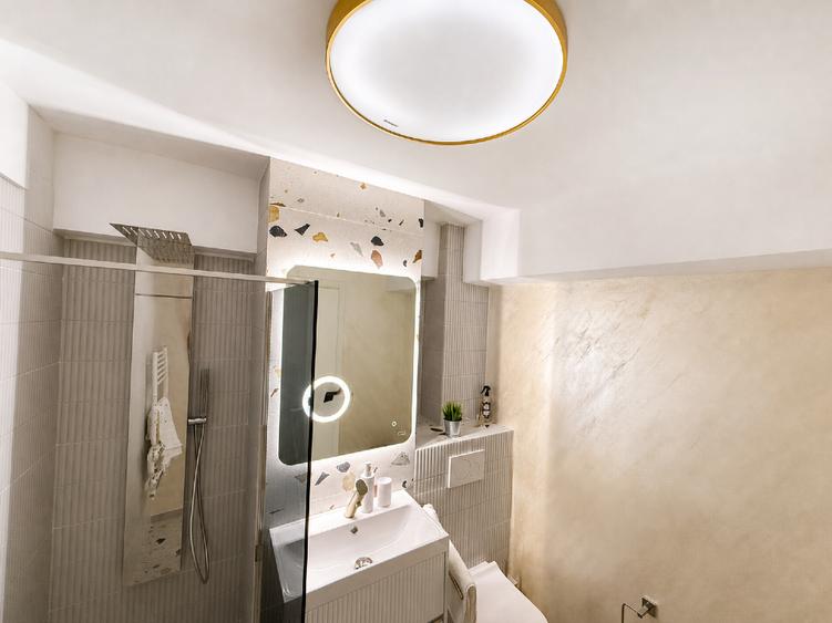 Apartament cu 3 camere decomandat, mobilat în Far