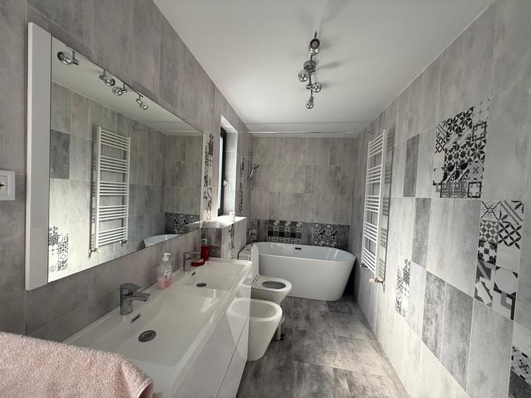 Duplex cu 4 camere cu Canalizare în Popas Păcurari