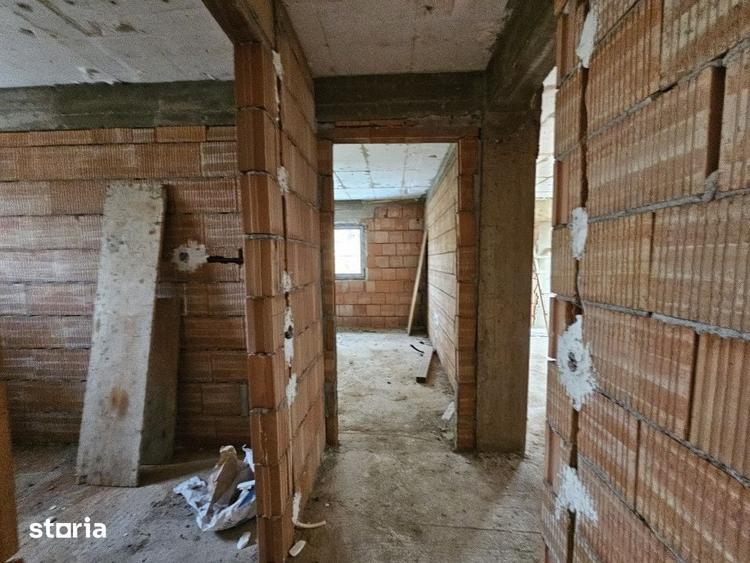 Casă cu 4 camere cu Teren 300 Mp în Dâmbul Rotund