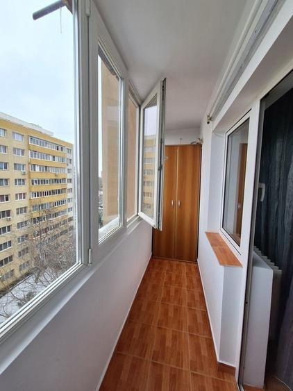 Apartament cu 3 camere semidecomandat în Exterior Vest