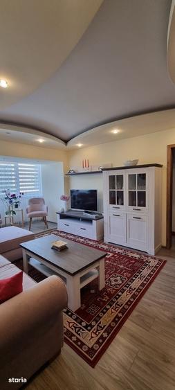 Apartament cu 4 camere decomandat în Central