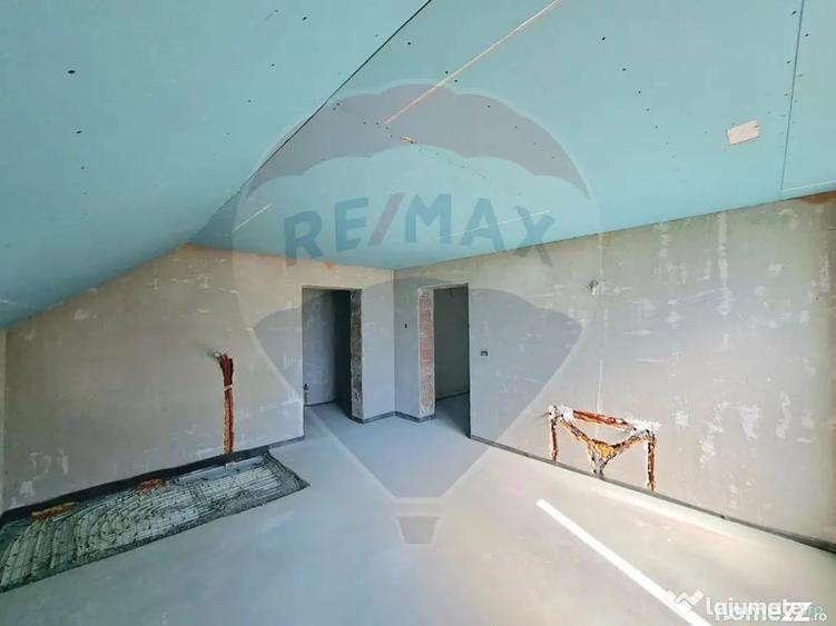 Casă cu 4 camere cu Teren 517 Mp în Vladimirescu