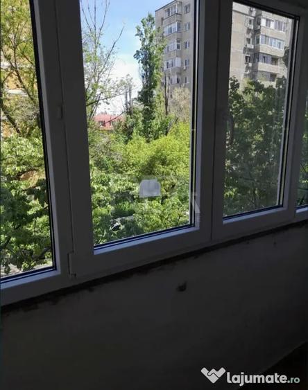 Apartament cu 3 camere decomandat în Drumul Taberei