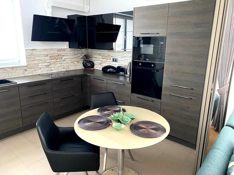 Apartament cu 3 camere semidecomandat în Polonă