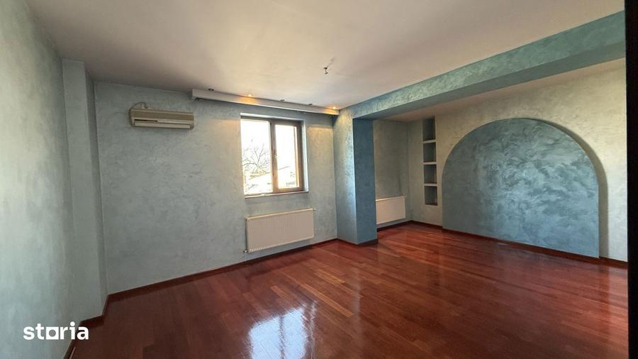 Casă cu 7 camere cu Piscina în Ferentari