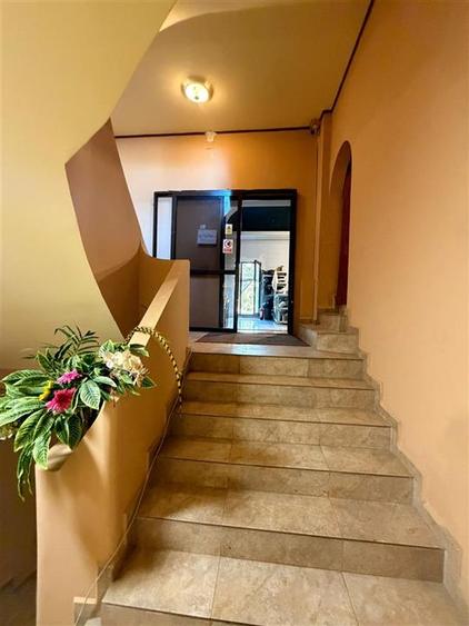 Spațiu comercial, de 538.26000976563 mp, în Central