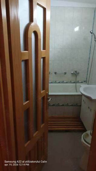 Apartament cu 3 camere semidecomandat în Central