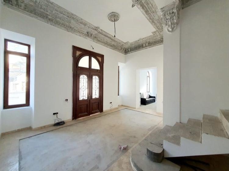 Casă cu 16 camere cu Teren 665 Mp în Universitate