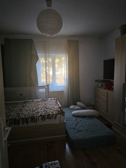 Casă individuală cu 7 camere cu Teren 250 Mp în Andronache