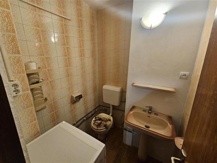 Apartament cu 3 camere decomandat, mobilat în Micro IV