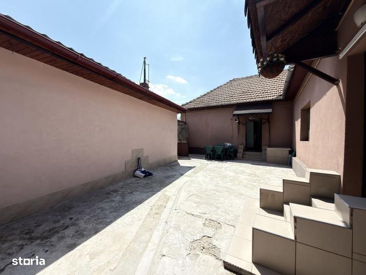Casă cu 4 camere în Ghiroda