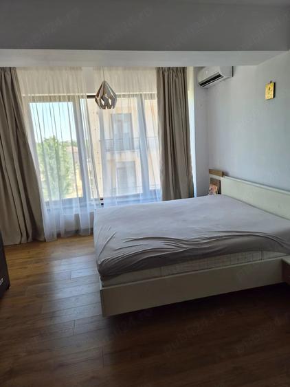 Apartament cu 3 camere semidecomandat în Băneasa