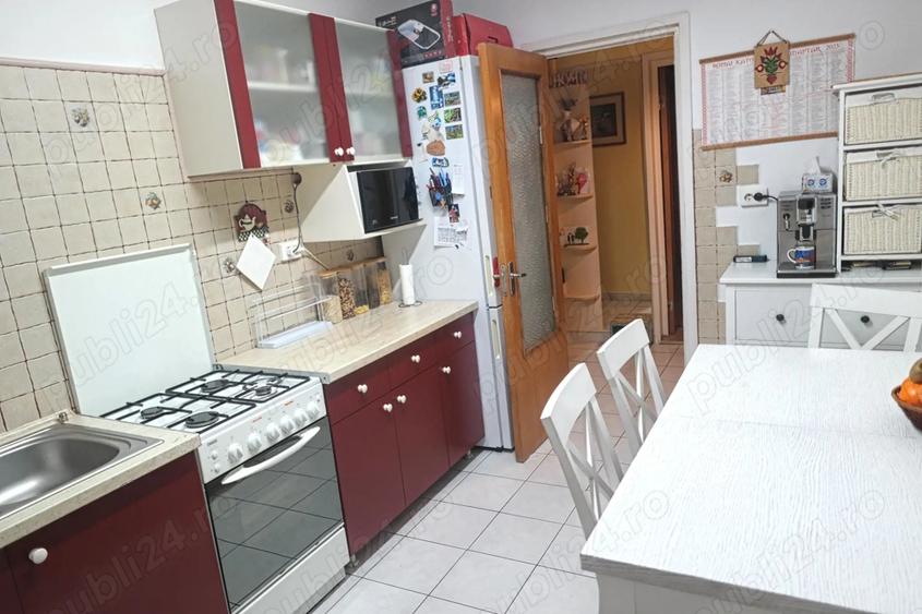 Apartament cu 5 camere decomandat, mobilat în Aurel Vlaicu