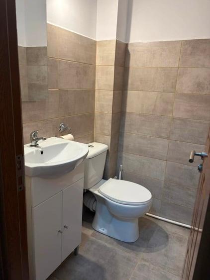Apartament cu 3 camere decomandat în Metalurgie