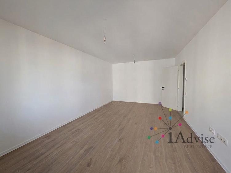 Apartament cu 2 camere decomandat în Tractorul