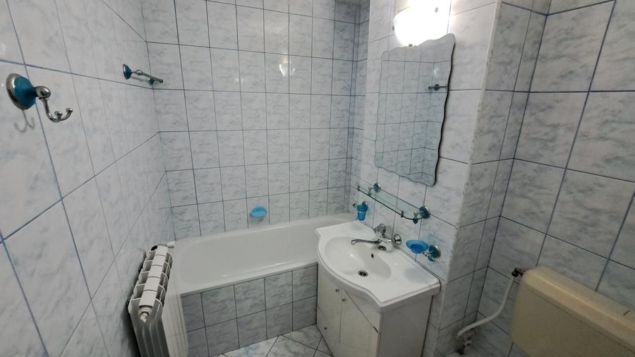 Apartament cu 2 camere semidecomandat în Energiei