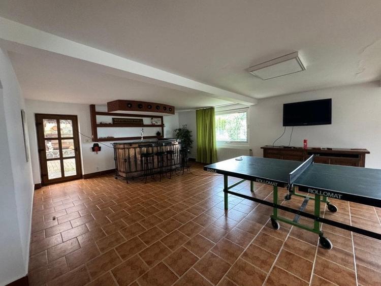 Casă cu 13 camere cu Teren 2500 Mp în Sucevița