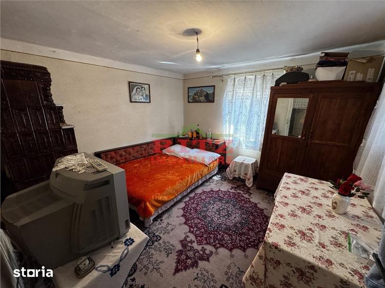 Casă cu 4 camere cu Teren 2437 Mp în Osica de Sus