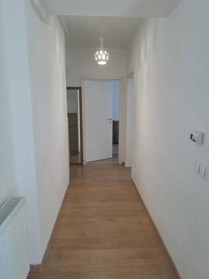 Apartament cu 3 camere decomandat în Tractorul
