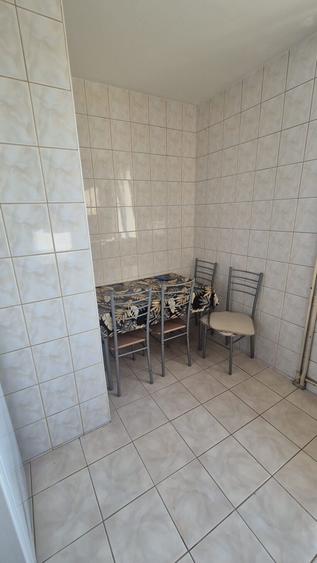 Apartament cu 3 camere semidecomandat, mobilat în Giurgiului