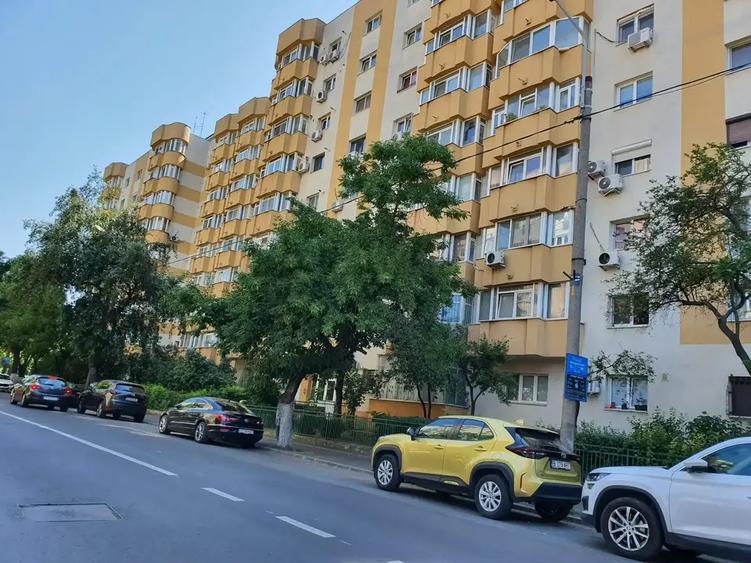 Apartament cu 3 camere decomandat în Sebastian