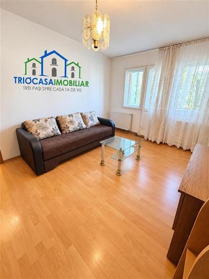 Apartament cu 2 camere semidecomandat în Craiovița Nouă
